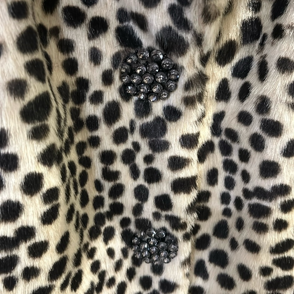Cheetah or leopard faux fur coat - Picture 2 of 3